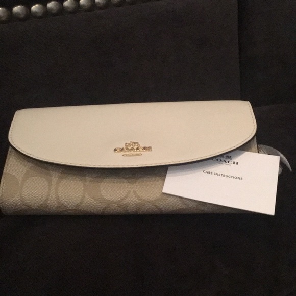 Never used Coach wallet - Picture 4 of 4